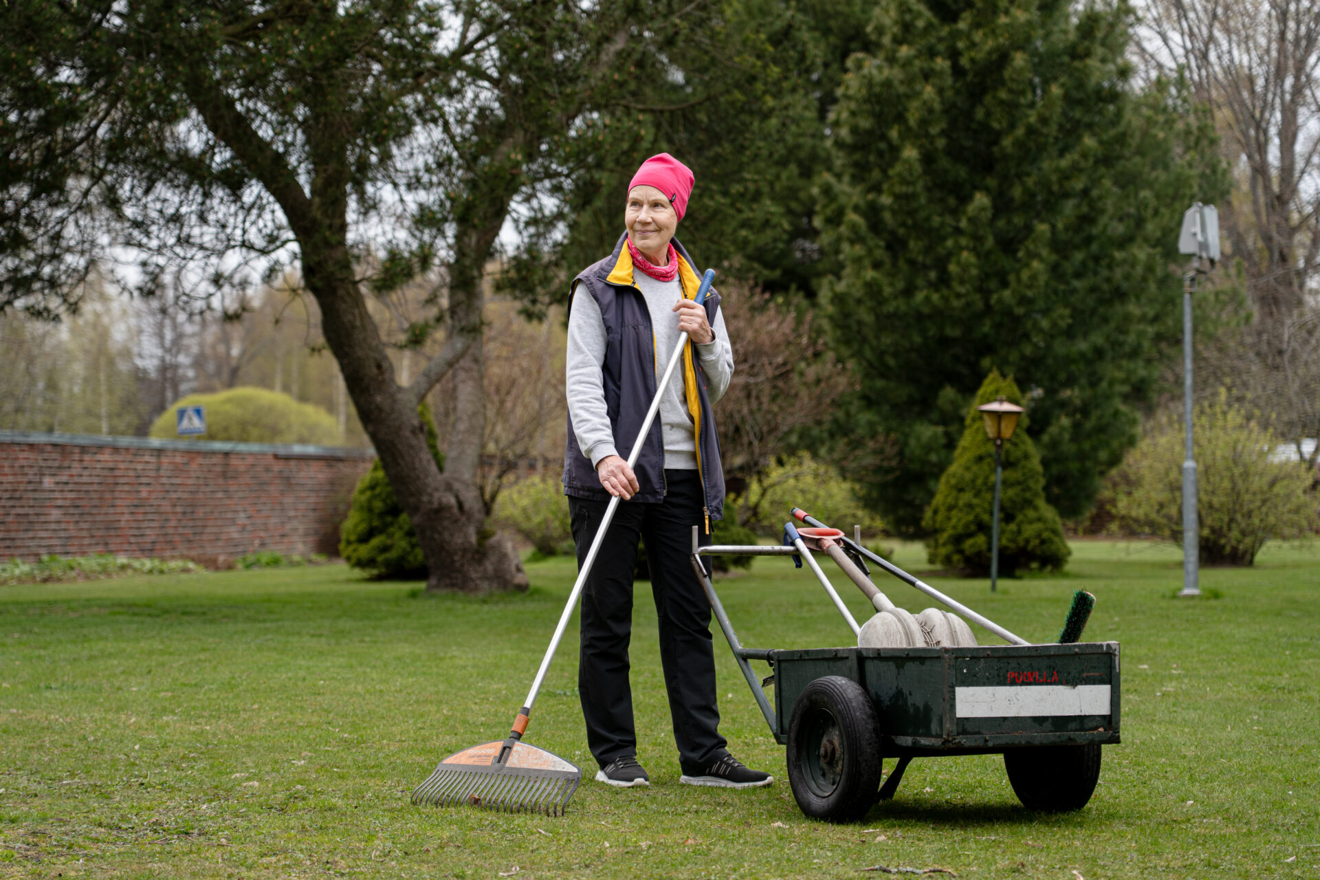 Maailman paras kesätyö puutarhassa, jossa kukkii satavuotiaat kukat 2 7 1