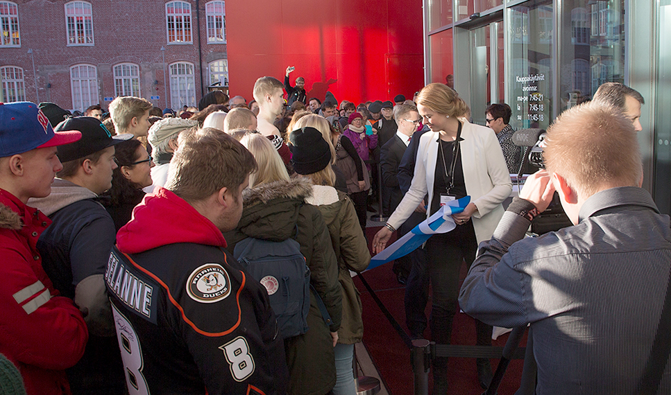 Puuvillan kauppakeskus 10 vuotta: Hullusta ideasta tuli Satakunnan suurin ja monella tunnustuksella palkittu porilaisten olohuone 1 Puuvilla avajaiset 2014