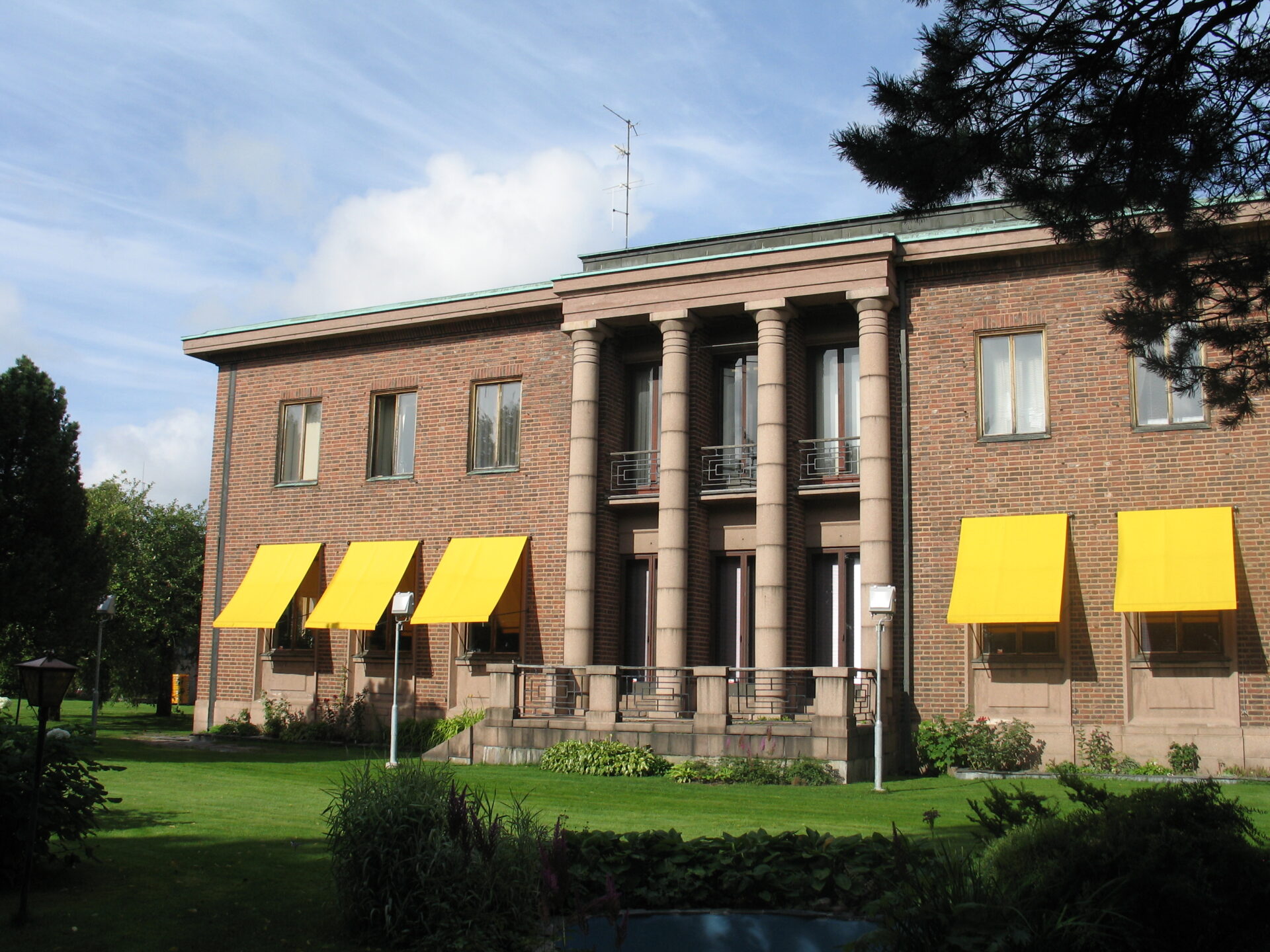 Maailman paras kesätyö puutarhassa, jossa kukkii satavuotiaat kukat 1 pori ja rampere kansantalo yms syys2005 148