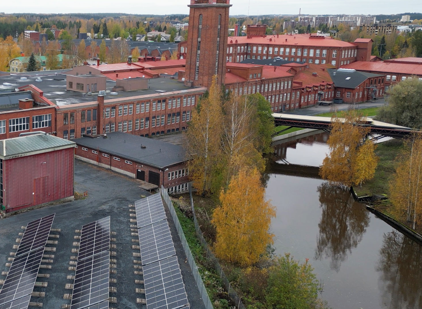 Finlaysonalueen aurinkovoimala Forssassa. Kuva: Antti Mikkonen 2023 renor oy finlaysonalue aurinkovoimala4 859x629 1